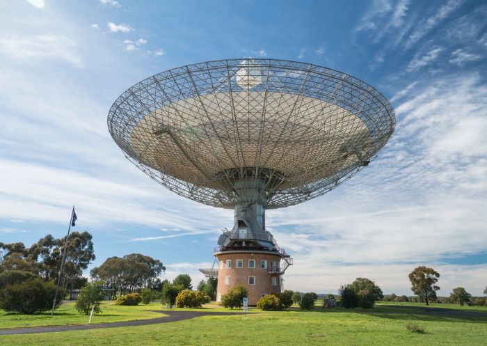 64-meter radio telescope, Parkes Observatory, Parkes
